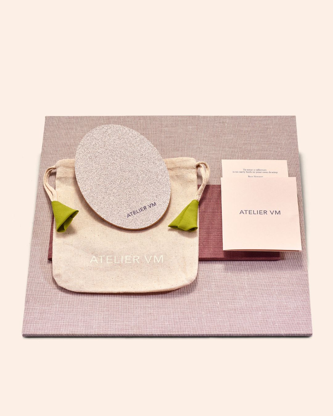 L'essenziale Happiness Charm